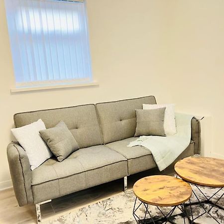 Balderton New Fully Furnished Cosy Home מראה חיצוני תמונה