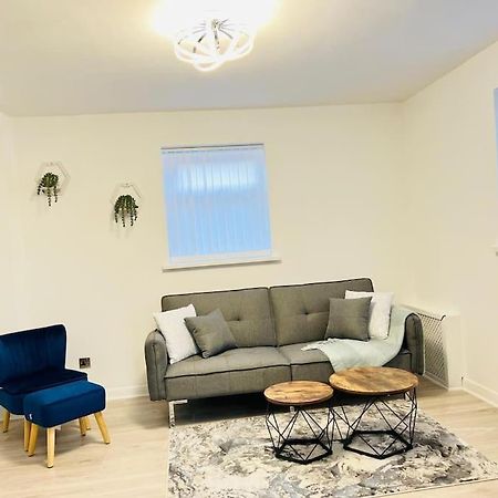 Balderton New Fully Furnished Cosy Home מראה חיצוני תמונה