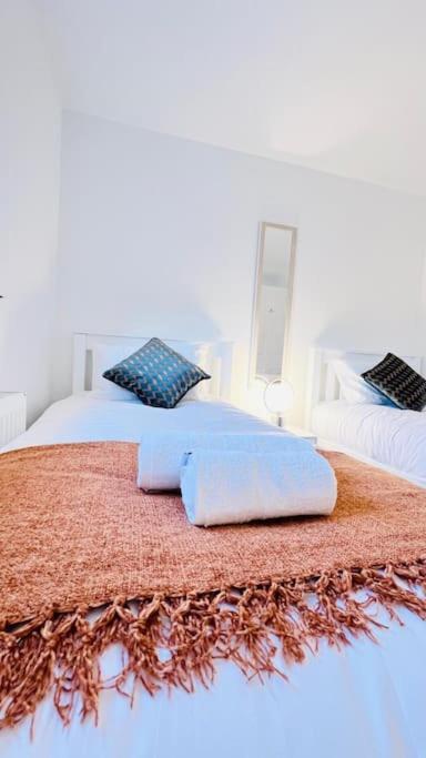 Balderton New Fully Furnished Cosy Home מראה חיצוני תמונה