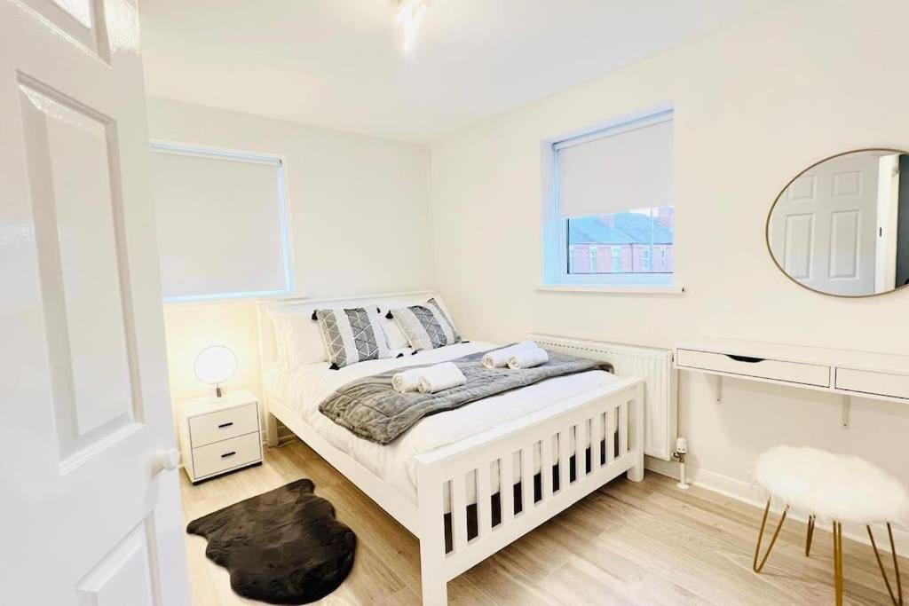 Balderton New Fully Furnished Cosy Home מראה חיצוני תמונה