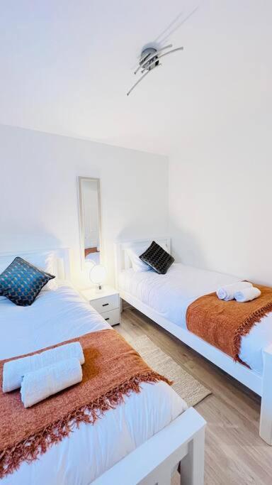 Balderton New Fully Furnished Cosy Home מראה חיצוני תמונה