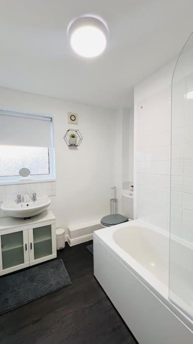 Balderton New Fully Furnished Cosy Home מראה חיצוני תמונה